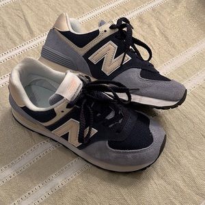574 New Balance tennis shoes perfect condition.